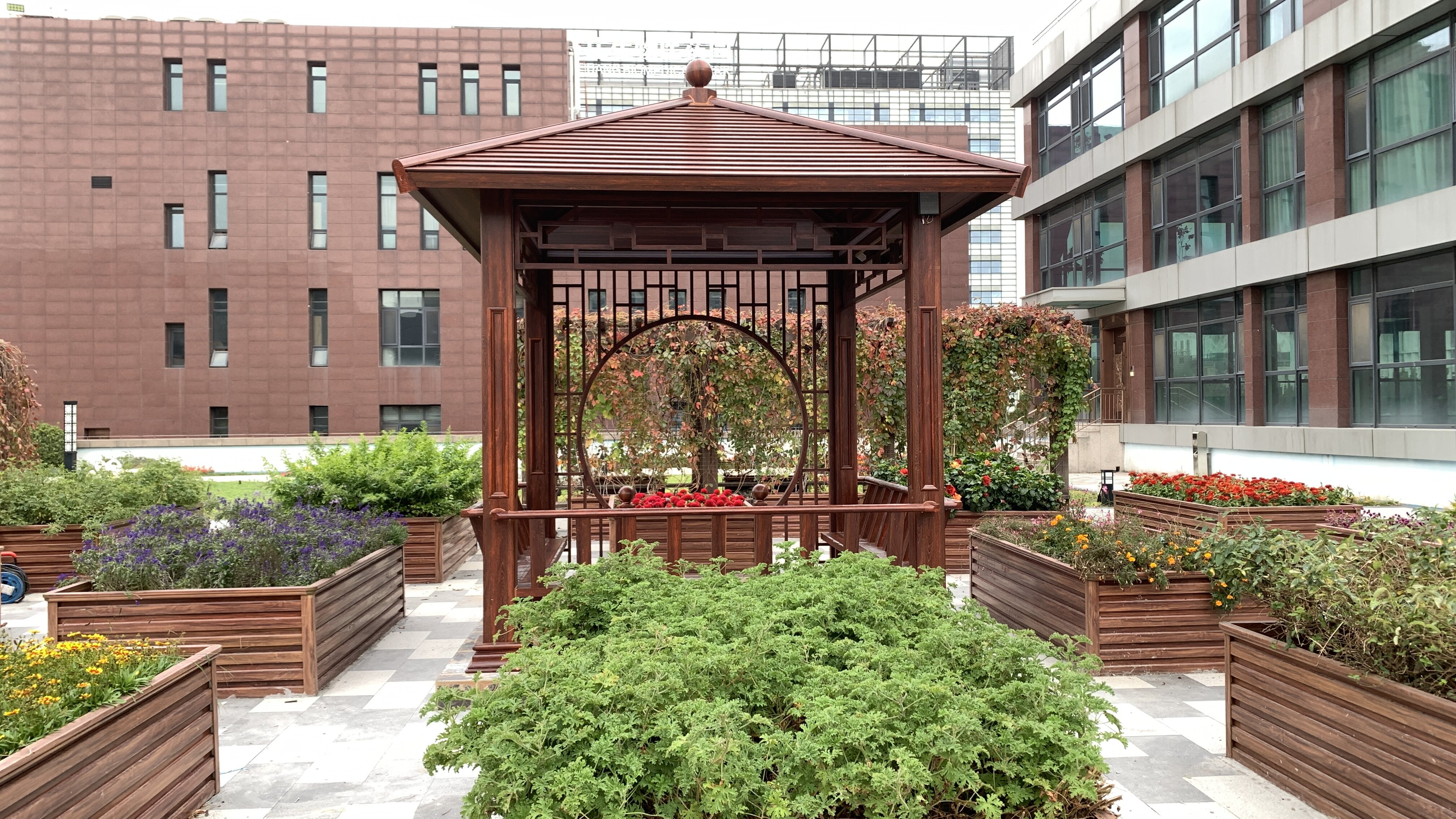 新中式铝合金凉亭庭院实景2 新中式铝合金凉亭庭院实景2