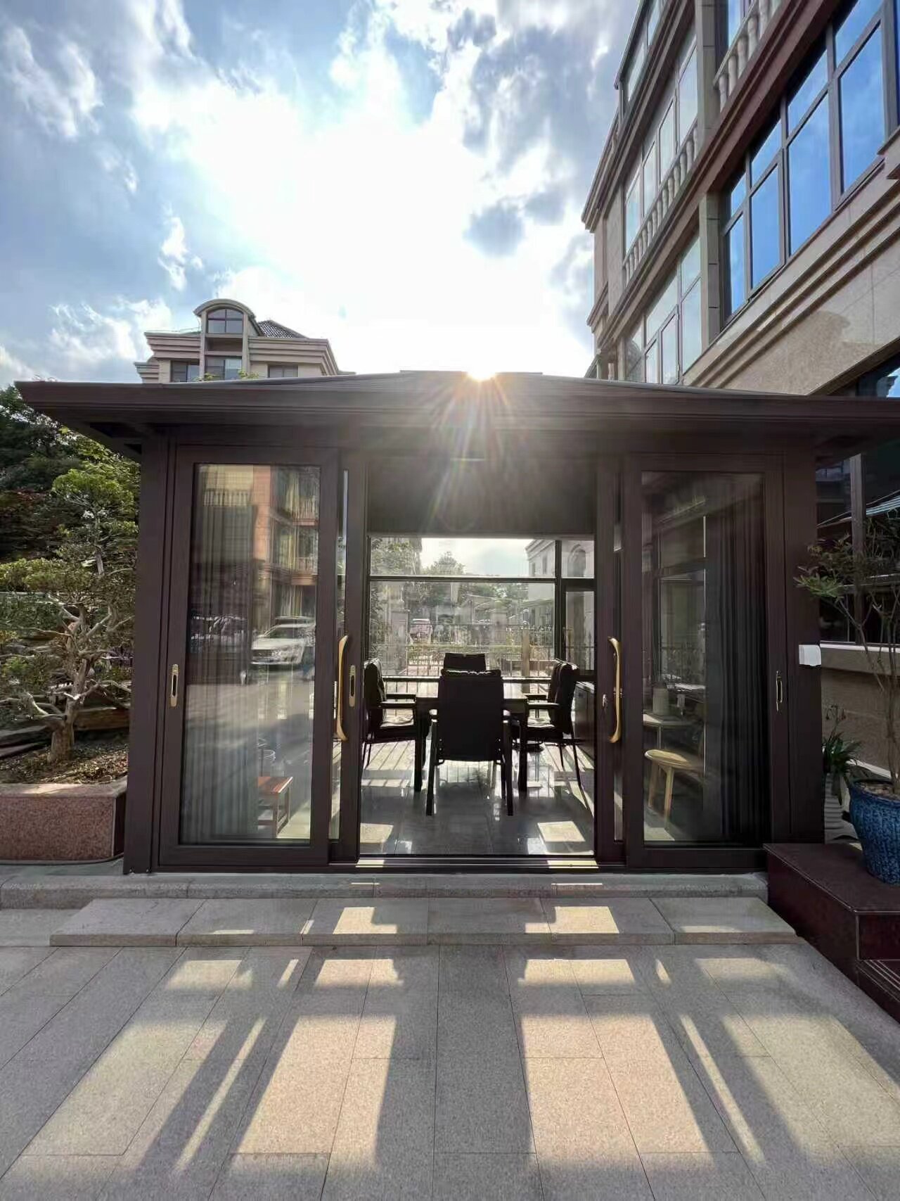 假山水景旁的凉亭 假山水景旁的凉亭